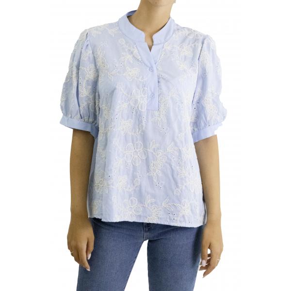 Camicia con fiori ricamati